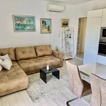 Zaja Apartment *