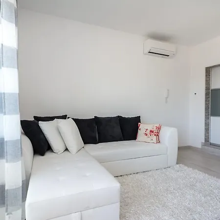 Apartment Zaja *